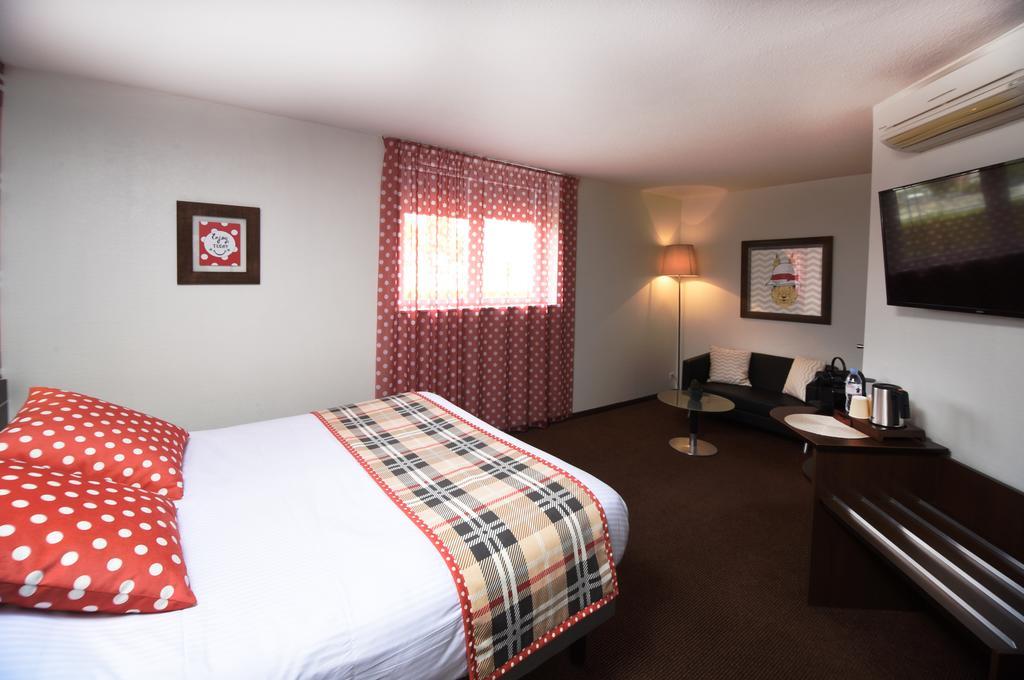Logis Boutique Hotel Novalis กราดิกนัน ภายนอก รูปภาพ